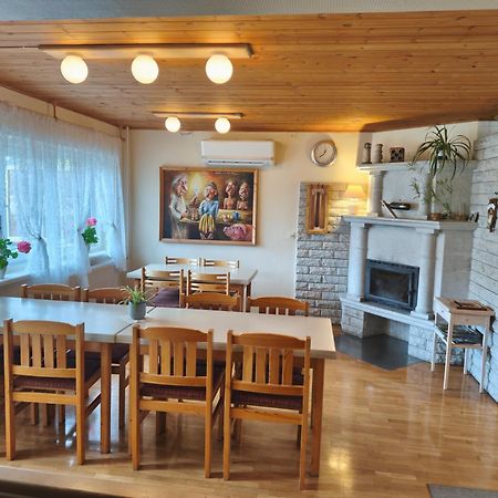 Paerna Guesthouse & Apartments Курессааре Экстерьер фото