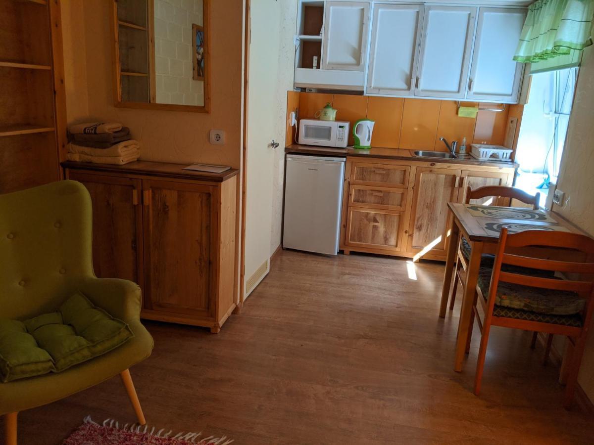 Paerna Guesthouse & Apartments Курессааре Экстерьер фото
