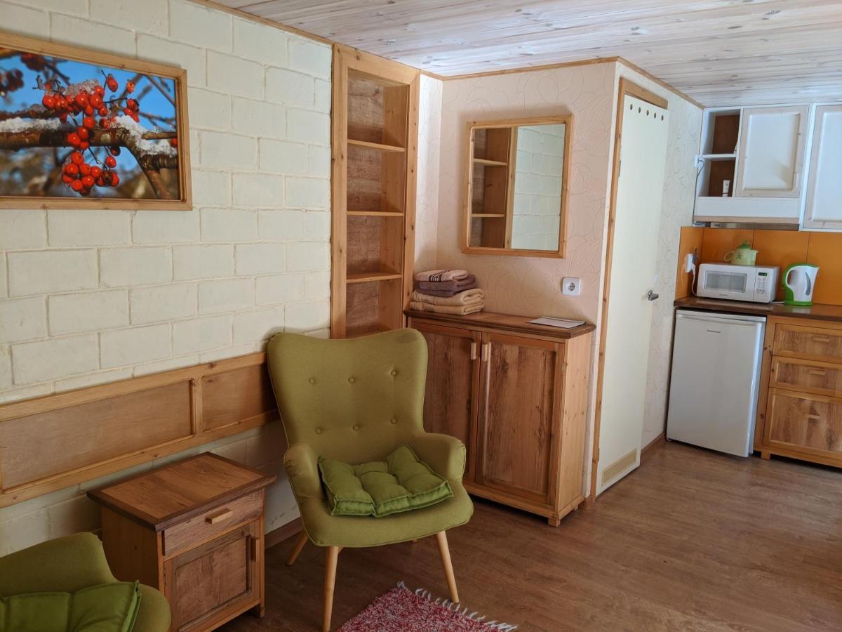 Paerna Guesthouse & Apartments Курессааре Экстерьер фото