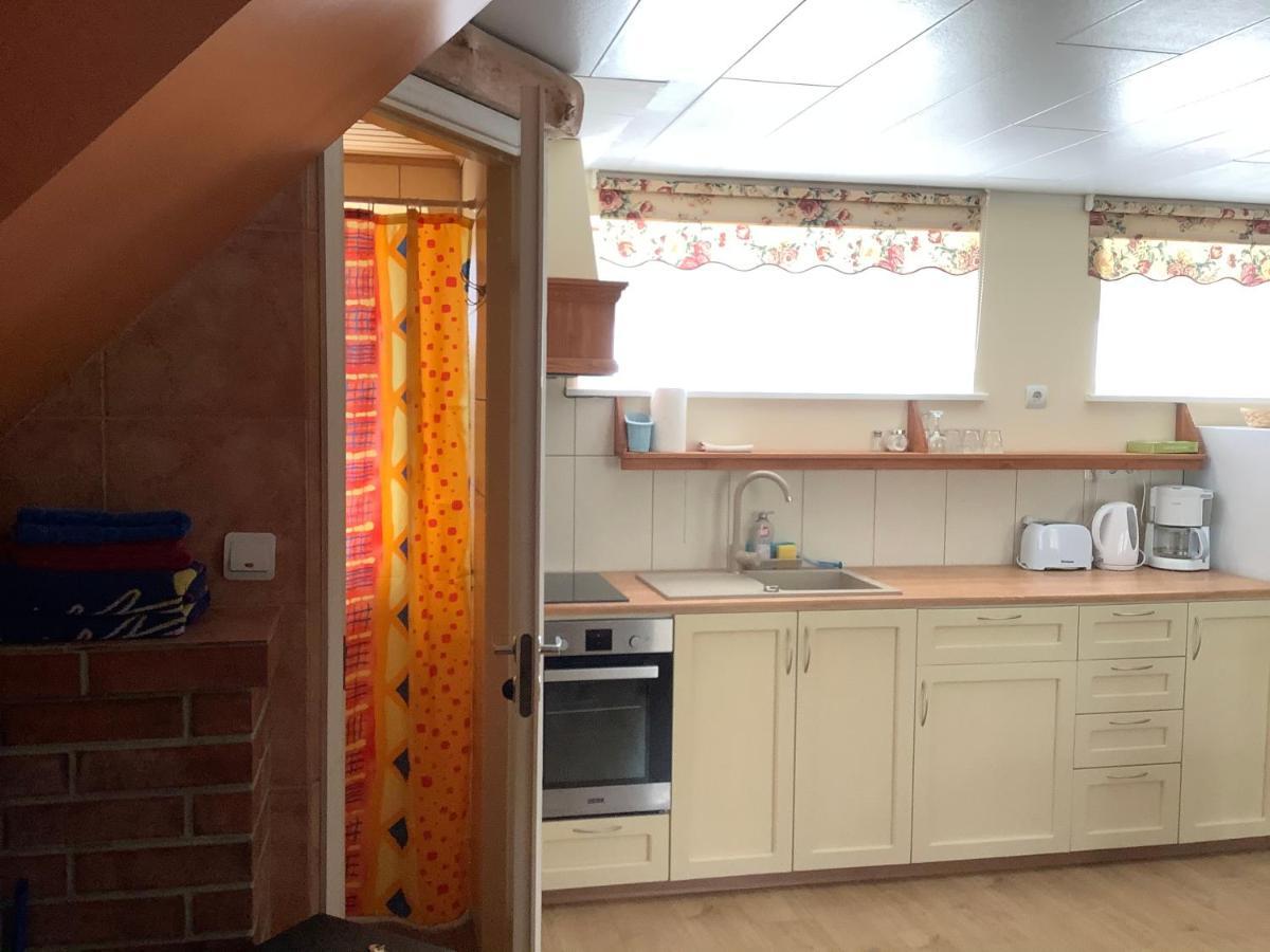Paerna Guesthouse & Apartments Курессааре Экстерьер фото