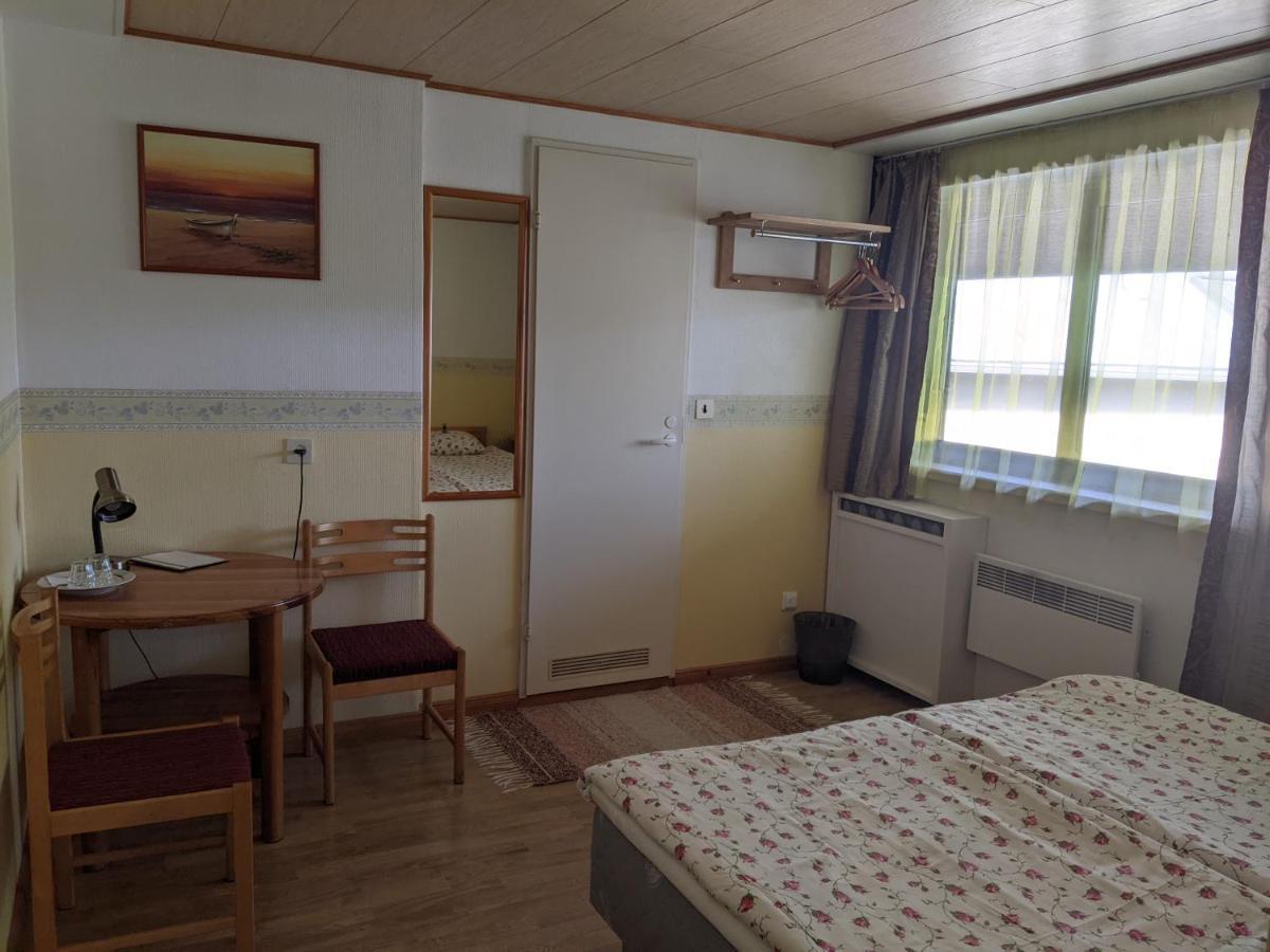 Paerna Guesthouse & Apartments Курессааре Экстерьер фото