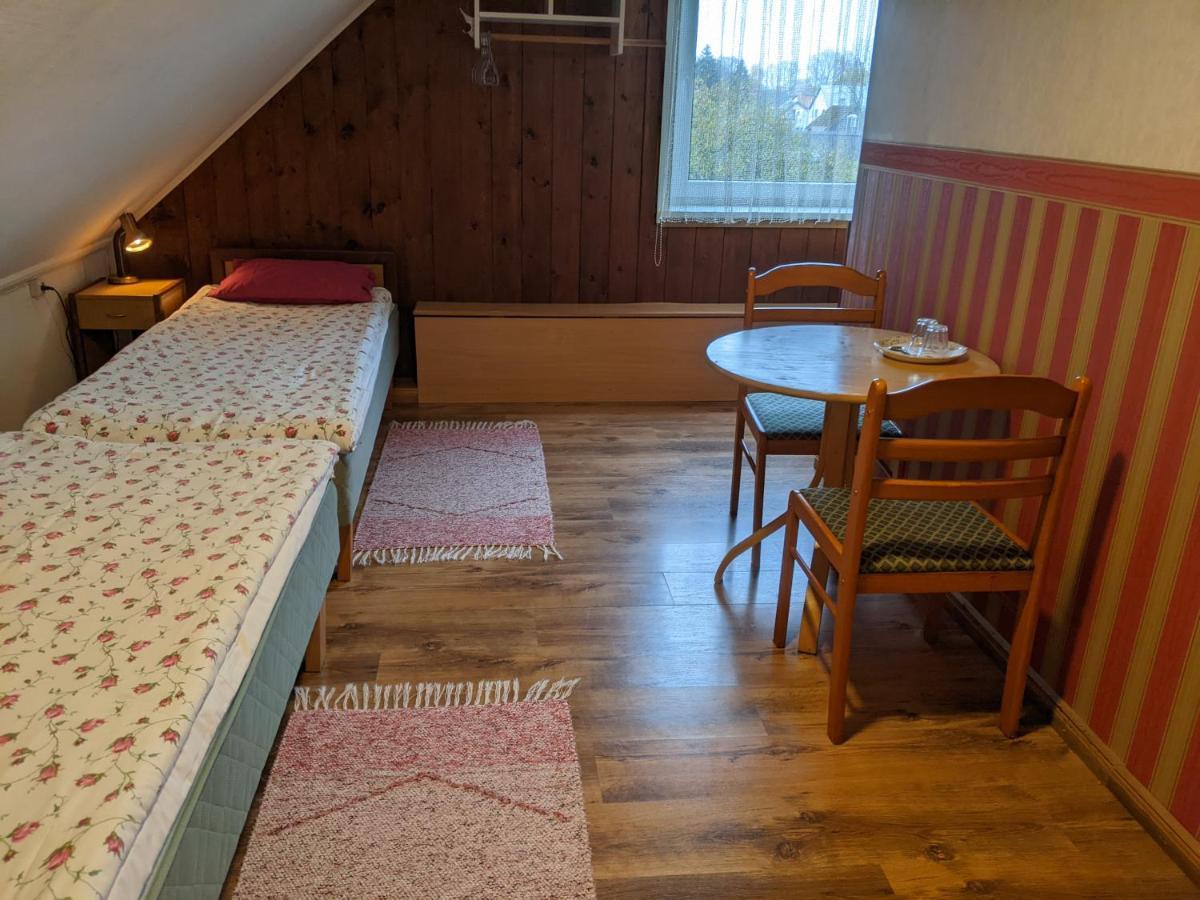 Paerna Guesthouse & Apartments Курессааре Экстерьер фото