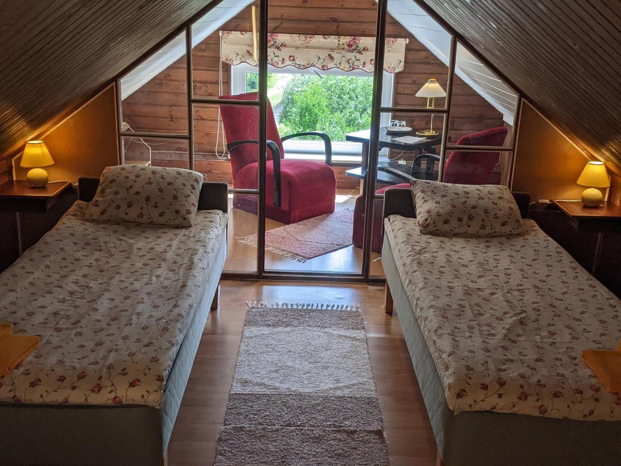 Paerna Guesthouse & Apartments Курессааре Экстерьер фото