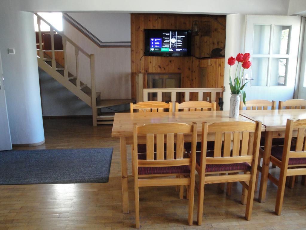 Paerna Guesthouse & Apartments Курессааре Экстерьер фото
